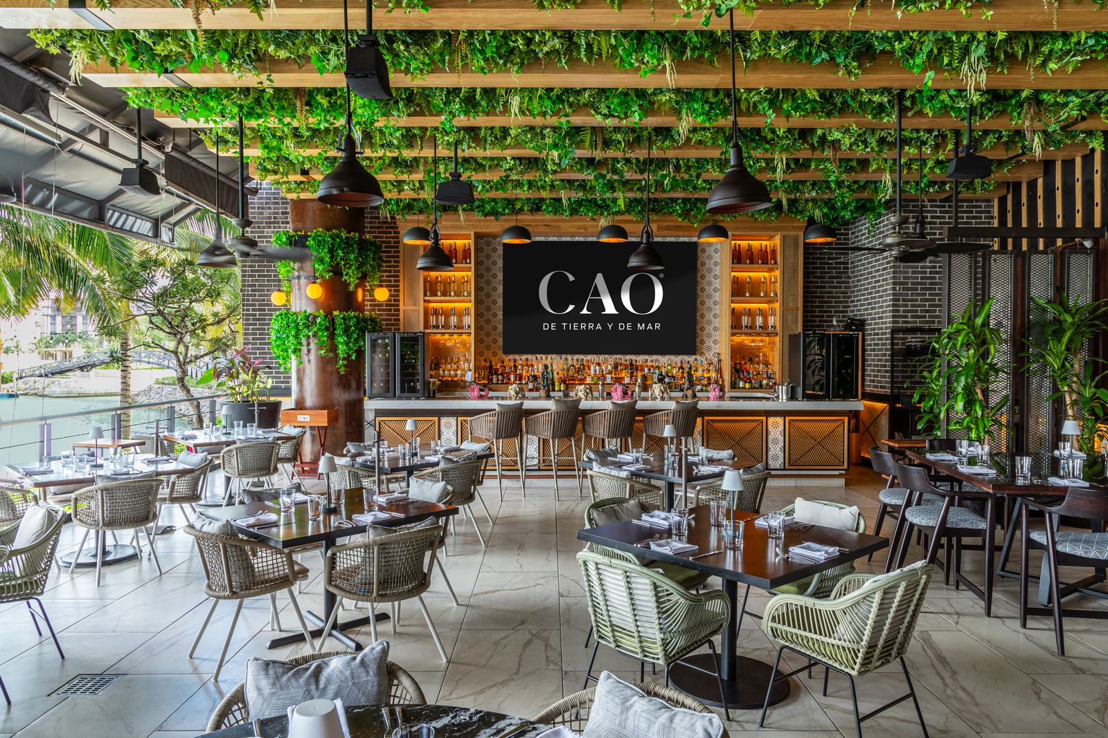 CAO de Tierra y de Mar dining area in Puerto Cancun